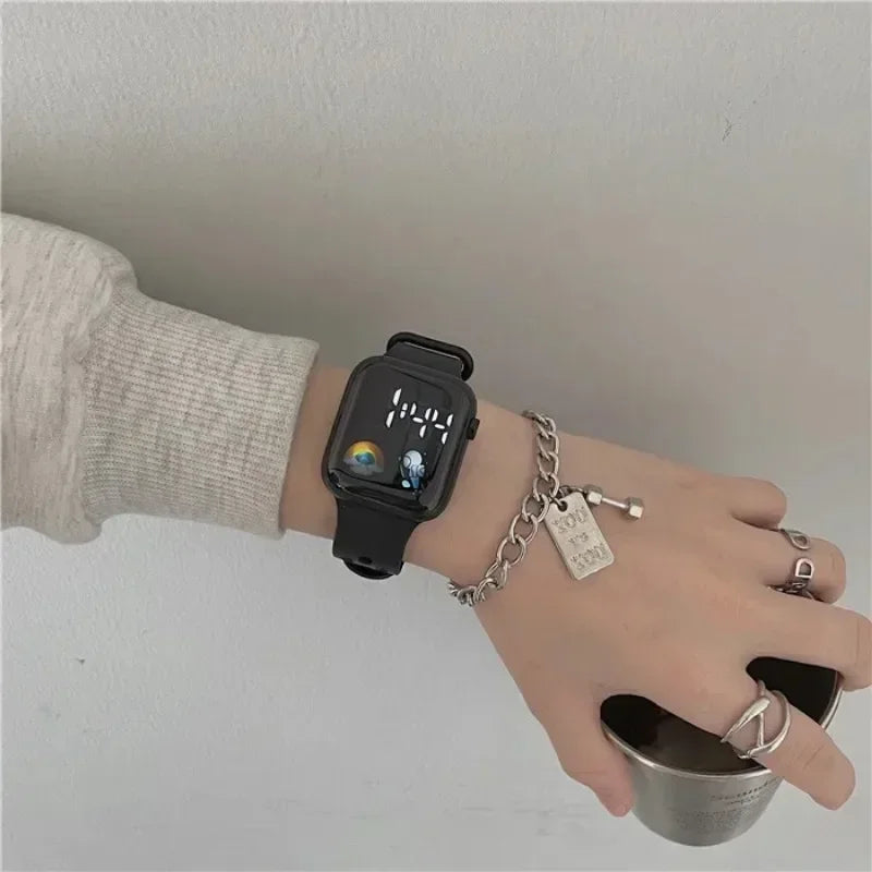 Montre Sport LED Étanche Numérique Silicone Sans Bracelet Pour Hommes Femmes